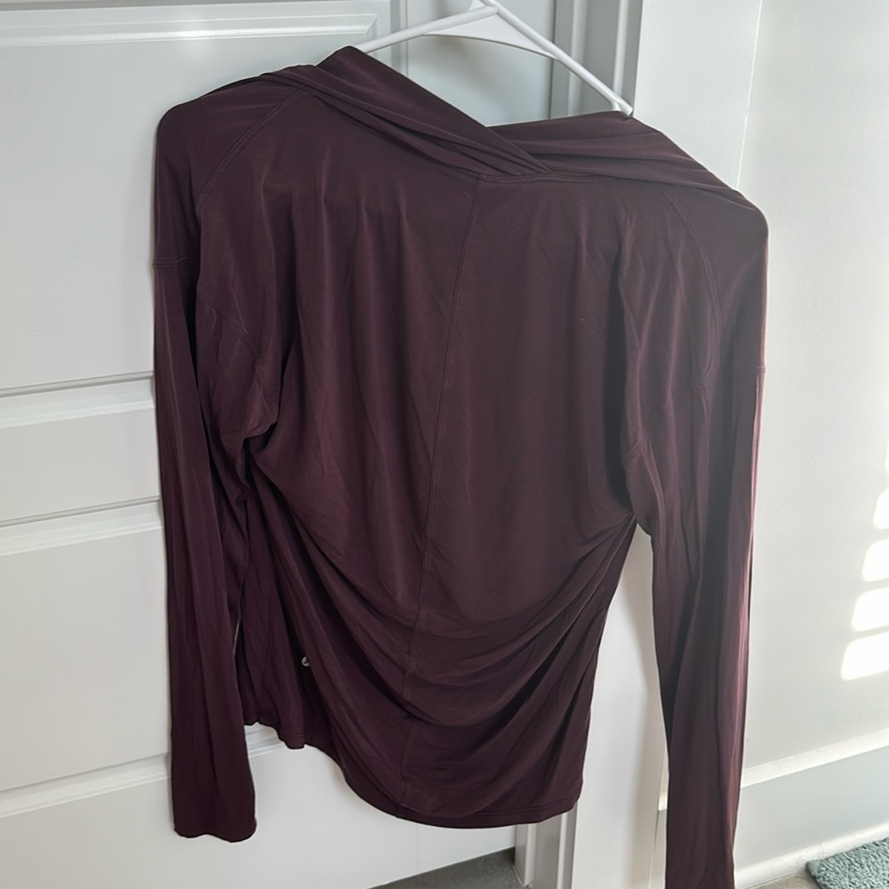 lululemon Long Sleeve Shirt - Picture 3 of 4